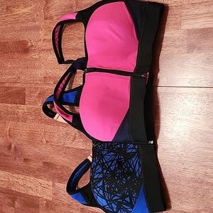 2 front zip sports bras